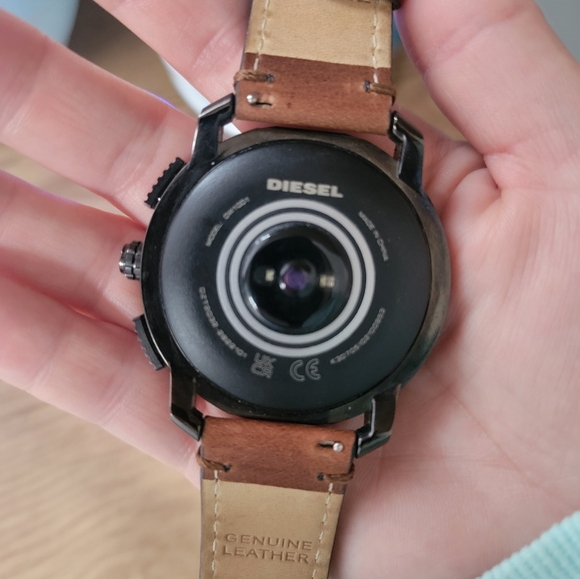 Diesel Axial Smartwatch - Picture 3 of 3